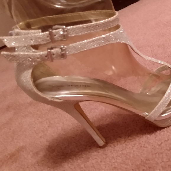 Silver heels - Picture 2 of 8